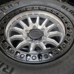 17" LOCK brand rims w- 33" Ridgecrawler RT tires
