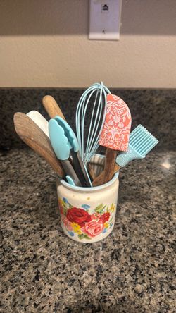 Pioneer woman mini crock utensil set