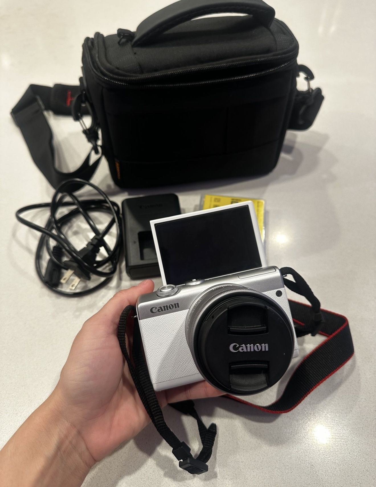 Canon EOS M200