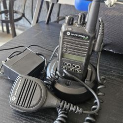 motorola cp185 (radio, walkie-talkie 4 mile range)(charging base and hand control extra) i have 2 more 