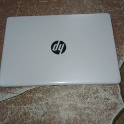 HP Laptop With Charger (822987-1)