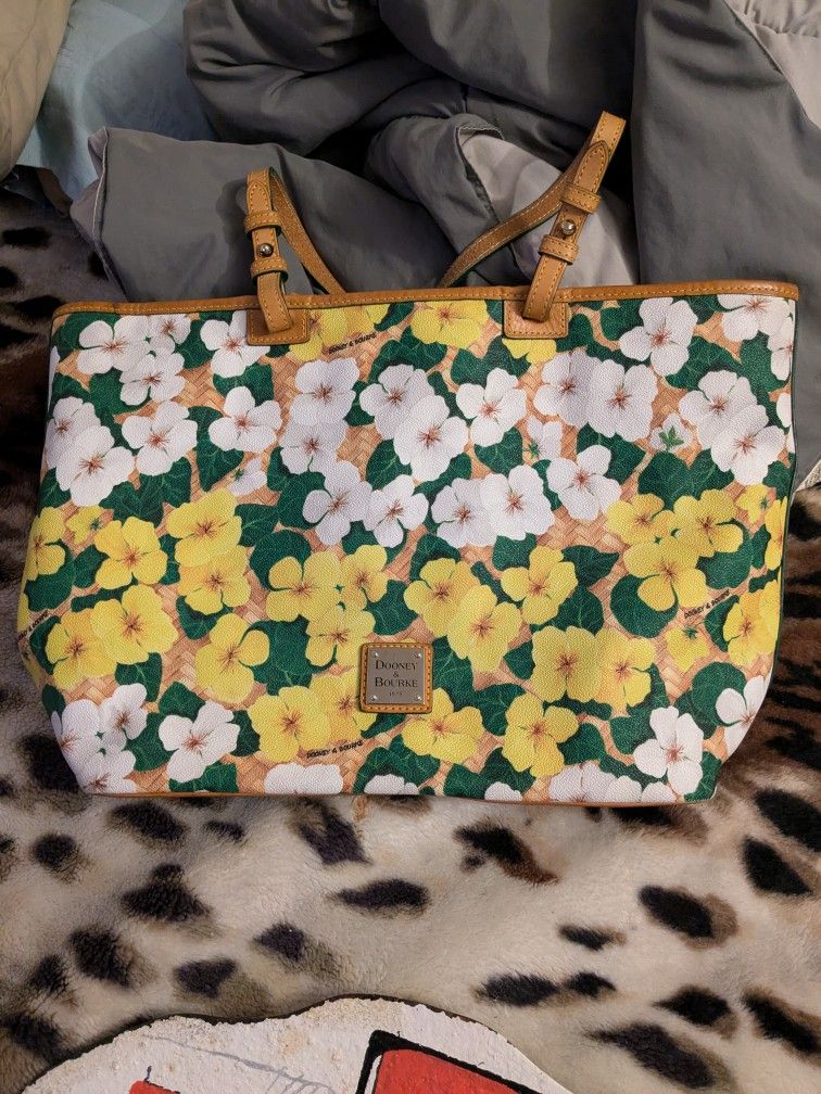 Dooney & Bourke Full Size Purse(Tiptoeingthruthepansies)
