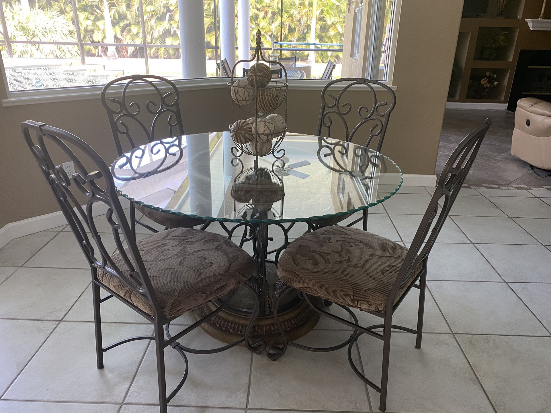 48” Glasstop Dining Kitchen Table With 4 Chairs
