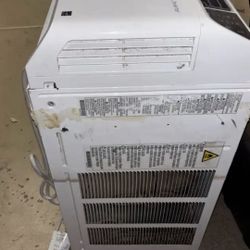 LG Dual Inverter Air Conditioner 14,000BTU remote included