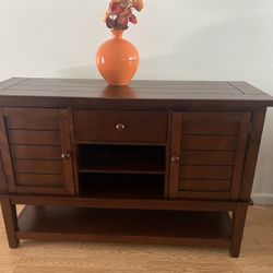 Hutch / Tv stand 