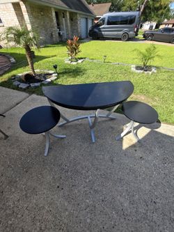 Entrance table set.