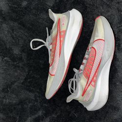 Nike Zoom Gravity Running Shoes Red Platinum Gray Womens Size 9 Sneakers