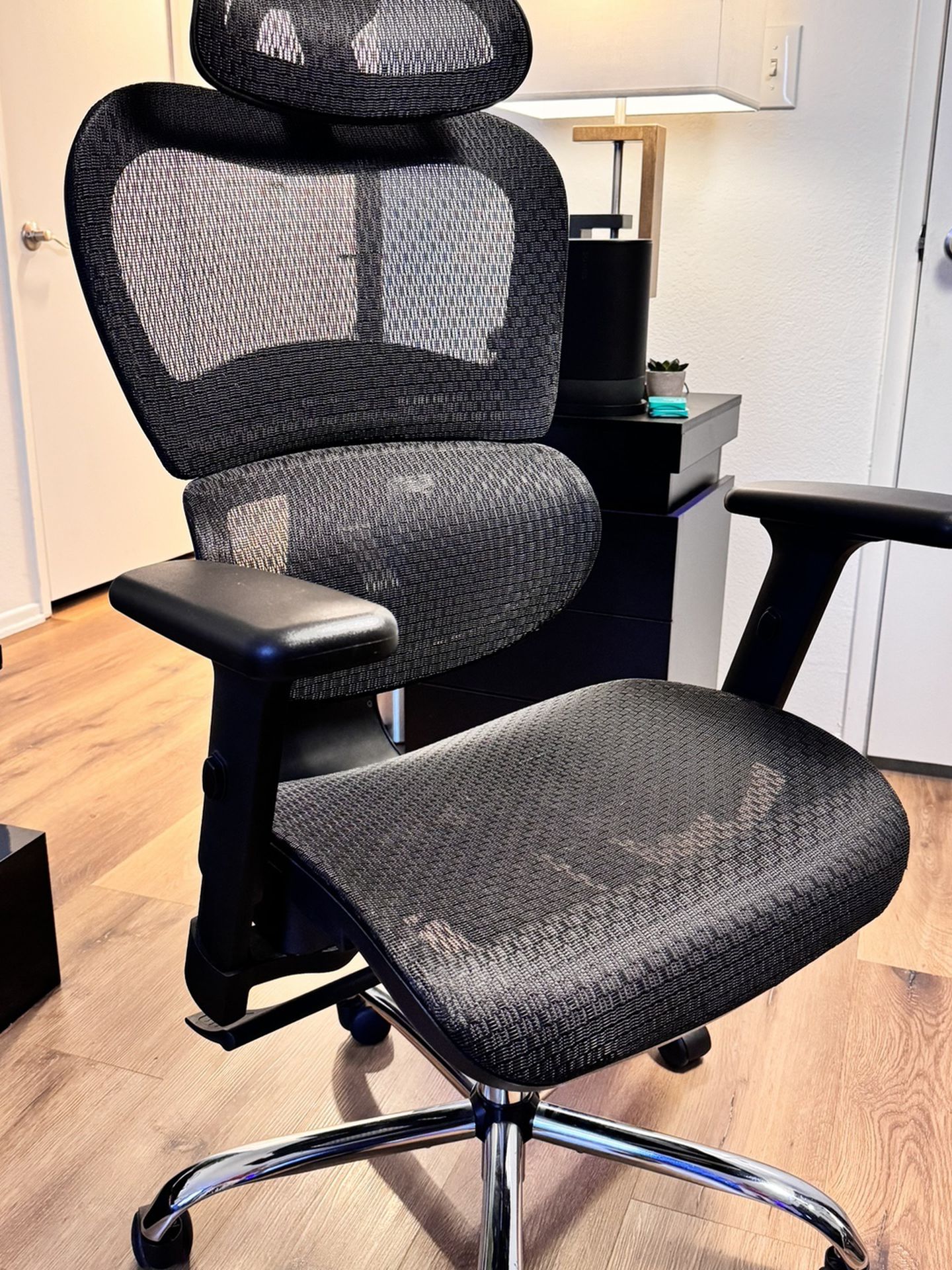 Extremely Comfortable Office Chair-  Mesh Adjustable Headrest 