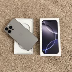 16 Pro Max 100% battery 256g iPhone 6 Months old Unlocked for All Carriers in Glenview/Palatine $890