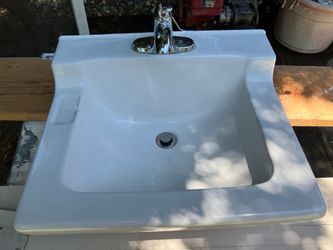 Wall mount sink