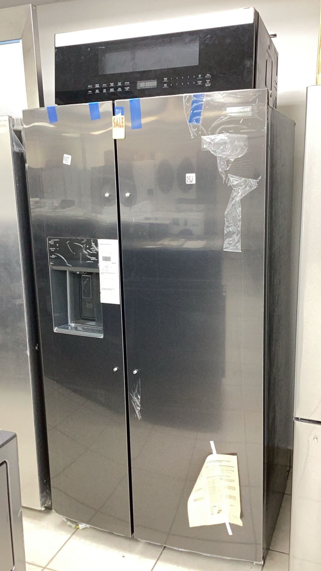 REFRIGERATOR SIDE BY SIDE 36 INCHES DISPENSER WATER AND ICE MAKER FRIGIDAIRE GALLERY BSS