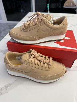 Women’s Nike Tennis Shoes