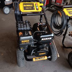 DEWALT
4400 PSI 4.0 GPM Cold Water Gas Pressure Washer