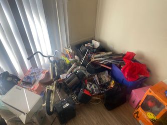 $1 clothes and more!!!! Come get it! Super cheap