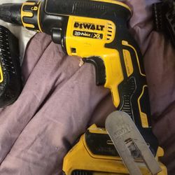 Dewalt Drywall Screw Gun With   20v Battery And Charger 