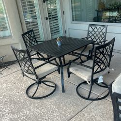 Outdoor table and chairs 