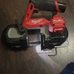 Milwaukee Bandsaw
