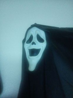 Scream mask smiley