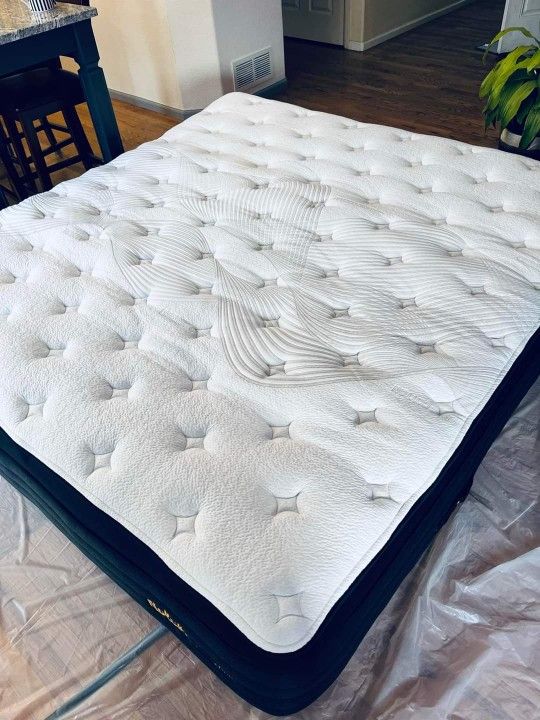 Nolah Evolution Luxury Firm King Mattress LIKE NEW for Sale in Chesapeake, VA OfferUp