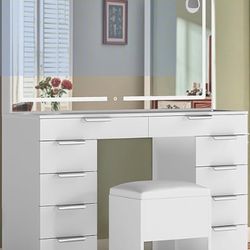 White White Vanity With Lighted Mirror