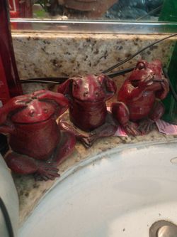 3 frogs.