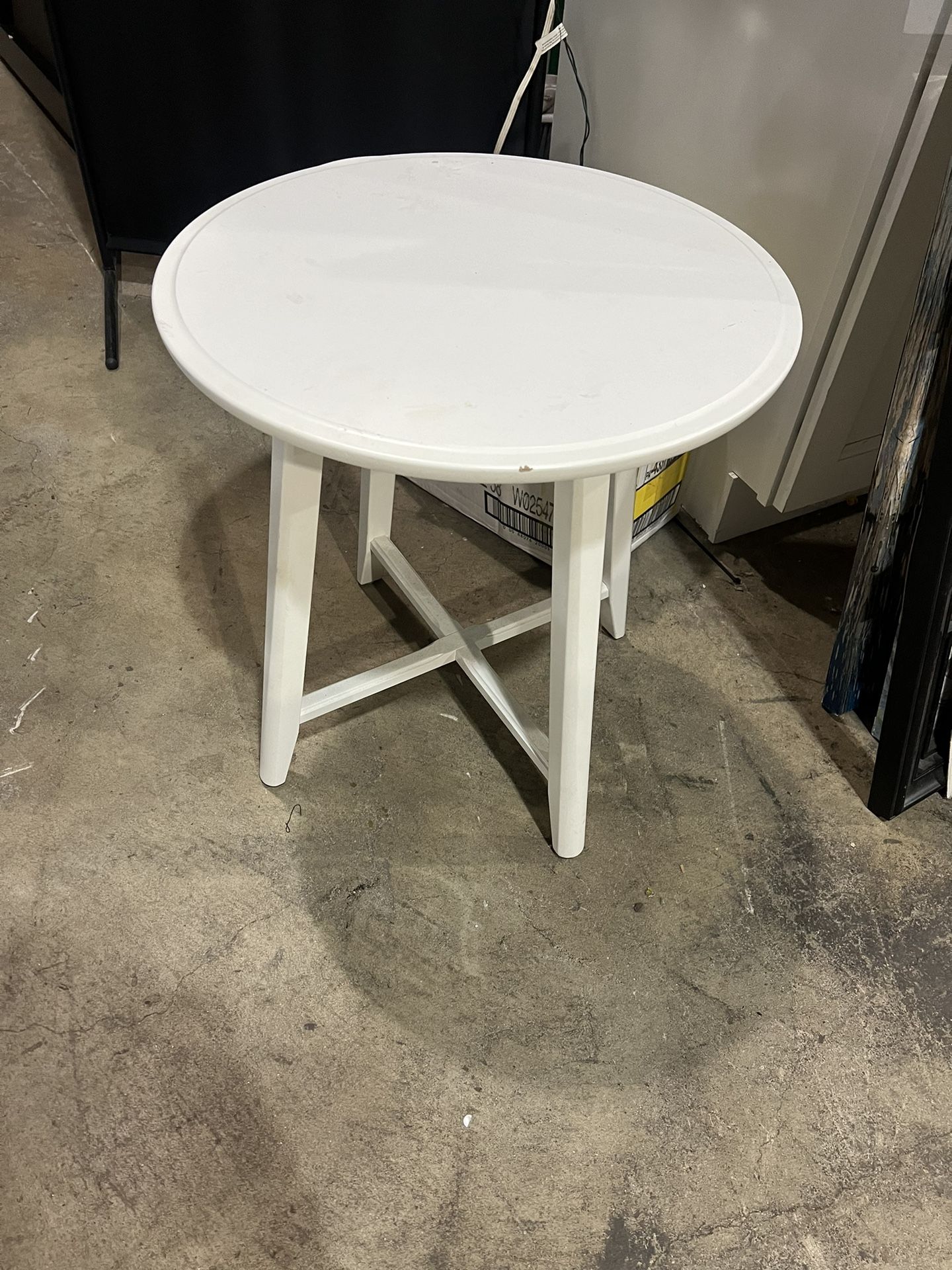 Small white table p/u in Willow Grove of Jamison, PA 