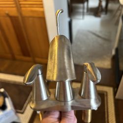 MOEN BATHROOM SINK FAUCET