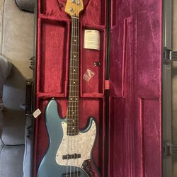 Genuine FENDER JAZZ BASS GUITAR AND CUSTOM GATOR CASE!!!