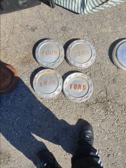 Ford f-100 1961-+966 hubcaps