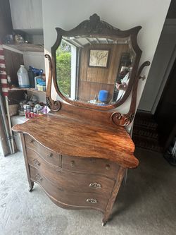 Vintage Dresser With Mirror. Tiger Oak.