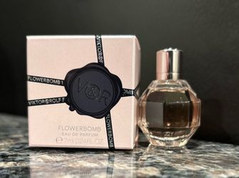 NEW VIKTOR AND ROLF FLOWERBOMB EAU DE PARFUM MINI $15!