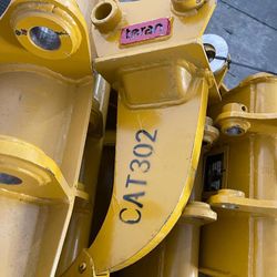Caterpillar 302 single shank ripper