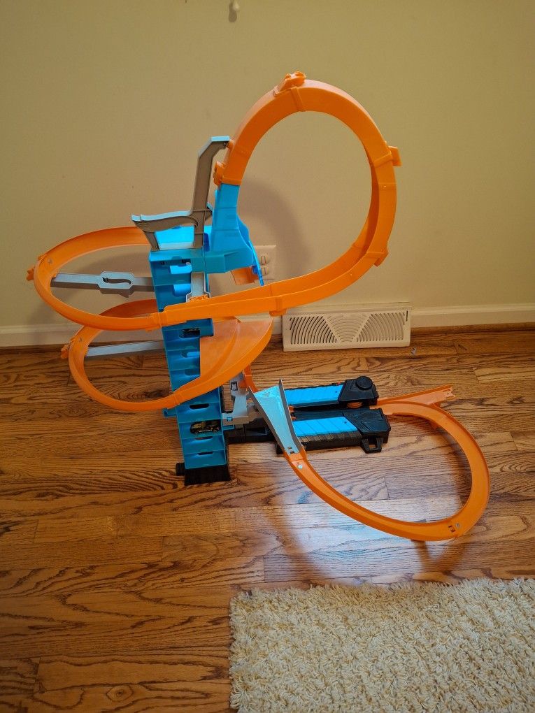 Hot Wheels Race Track