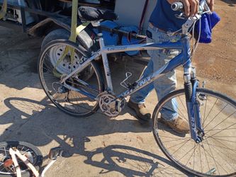 Giant Sedona DX Mountain Bike