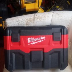 Vacuum Milwaukee M18 