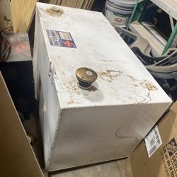 Tractor Supply 96 gal. Rectangle Steel Fuel Transfer Tank, White