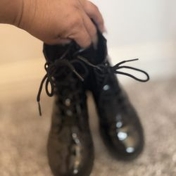 girls Size 2, Shiny Black Boots