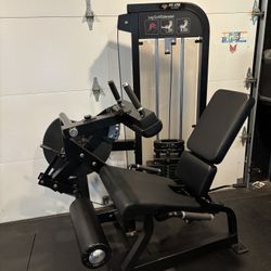 Leg Extension/ Leg Curl Combo Machine