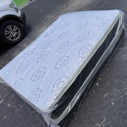 NEW QUEEN PILLOW MATTRESS AND BOX SPR+ING 2pcs