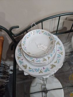 MOVING SALE INSIDE NO EARLY SALES