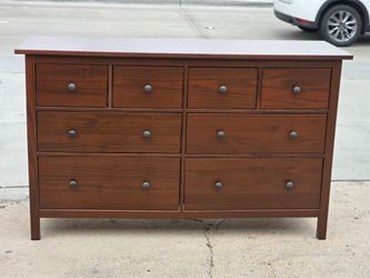 DRESSER