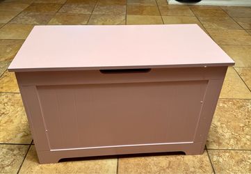 Light pink toys chest