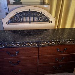 Ashley’s Furniture Queen Bedroom Set 