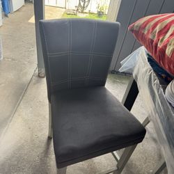 Dinner Room Table With 4 Chaies