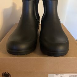 UGG  Rain Boots  ( Size 6 ) 