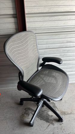 Herman Miller Aeron Ergonomic Mesh Office Chair – Adjustable