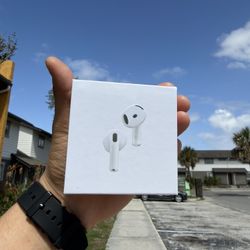 AirPods 4 gen (sealed) with activated noise cancellation