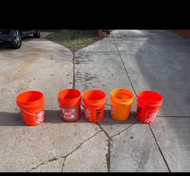 5 Gallons buckets