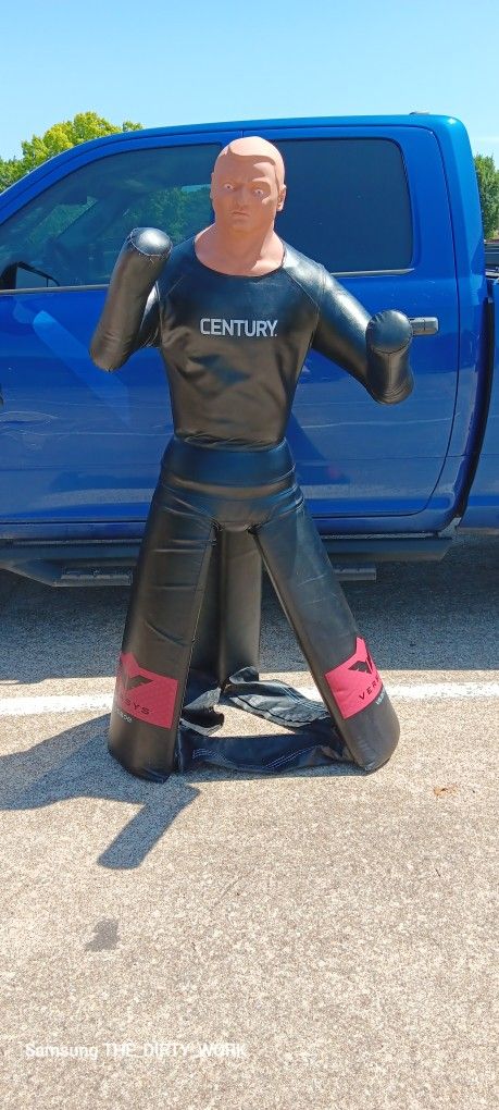 VERSYS VS. BOB (LIKE NEW)