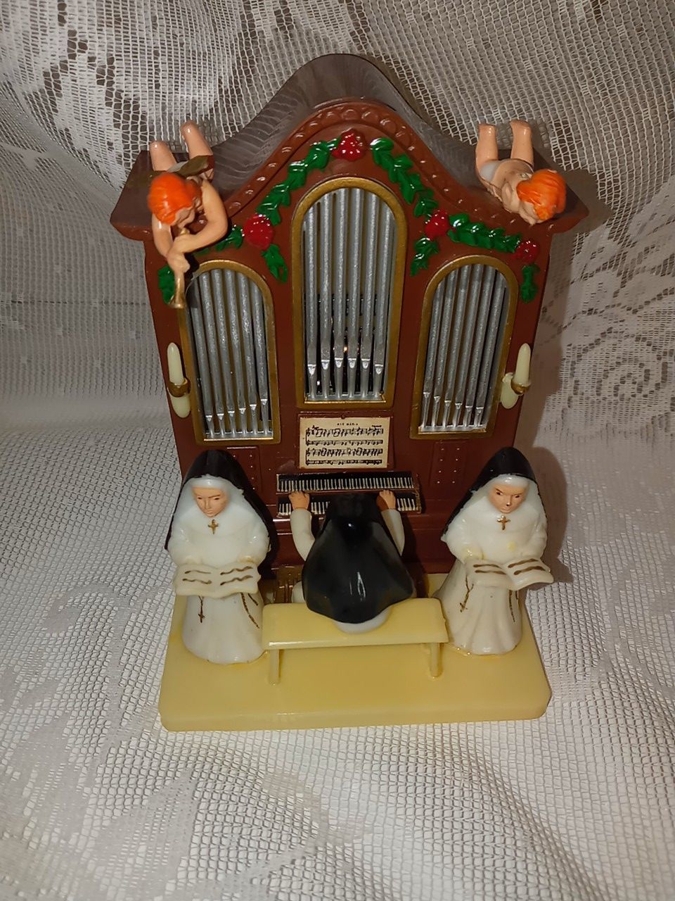 Vintage music box nuns playing Church organ hard plastic made in Hong Kong